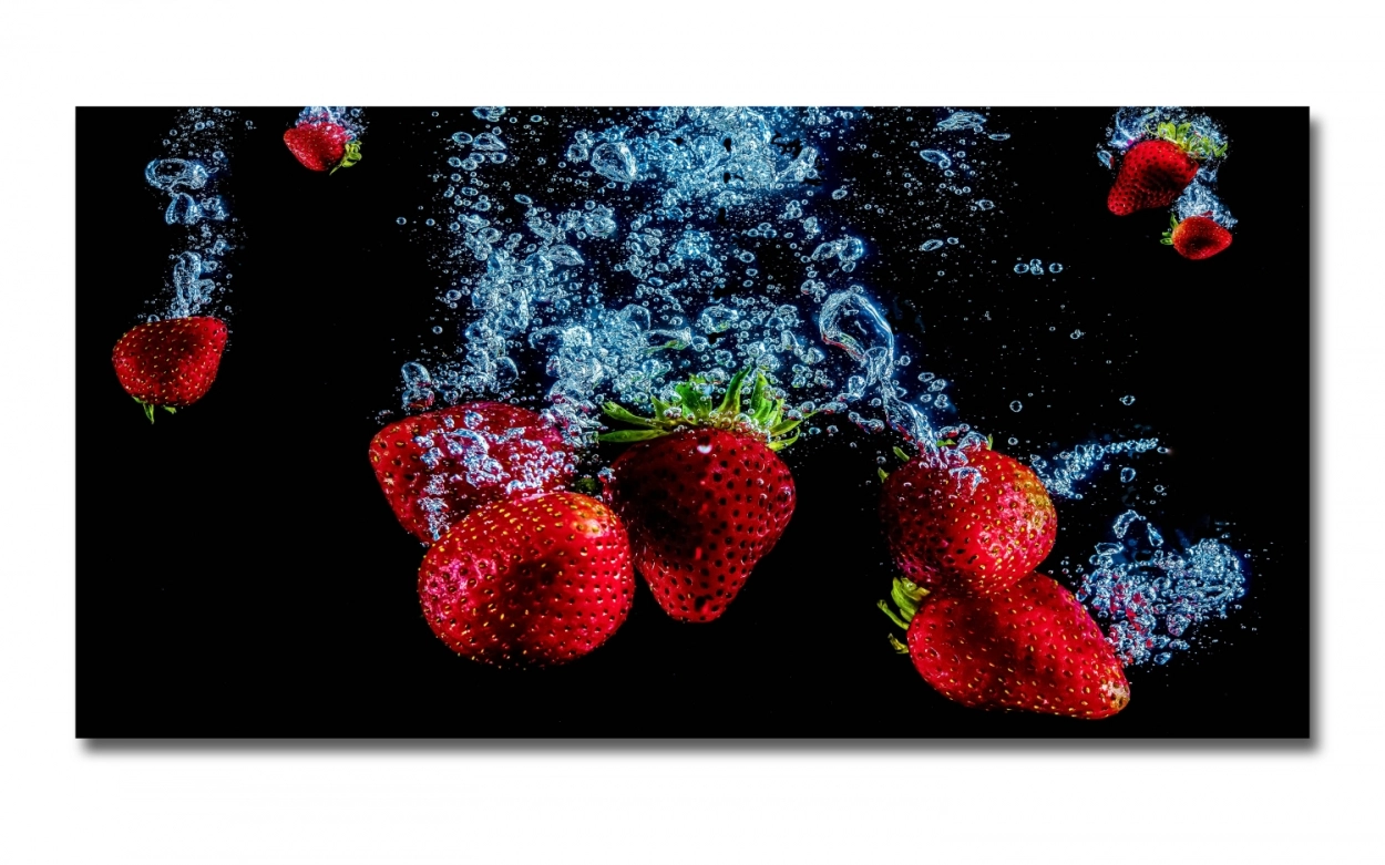 Spritzschutz Küche Hartschaumplatte Erdbeeren im Wasser