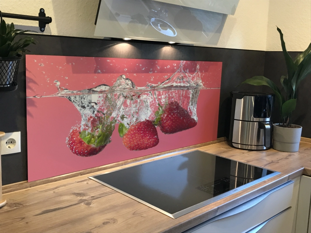 Spritzschutz Küche Aluverbund Erdbeeren Wasser Splash