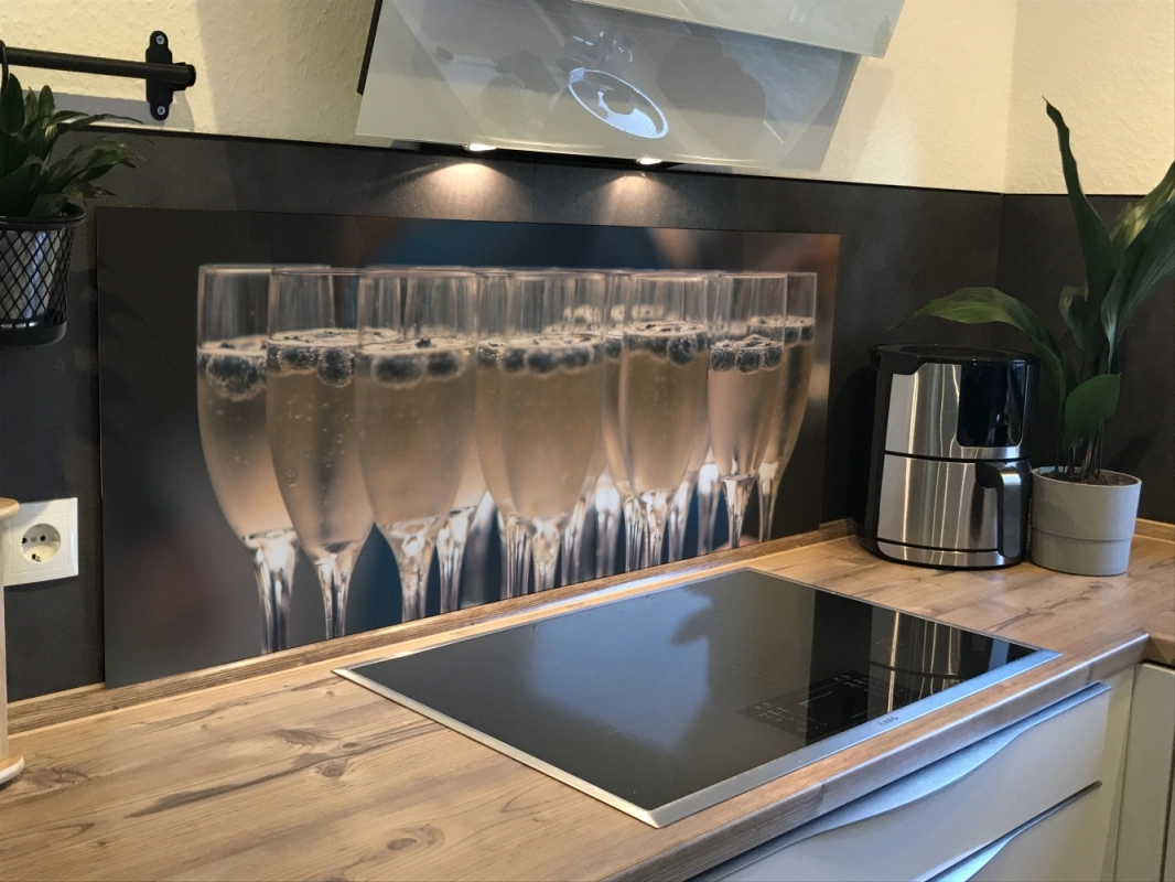 Spritzschutz Küche Hartschaumplatte Sektgläser