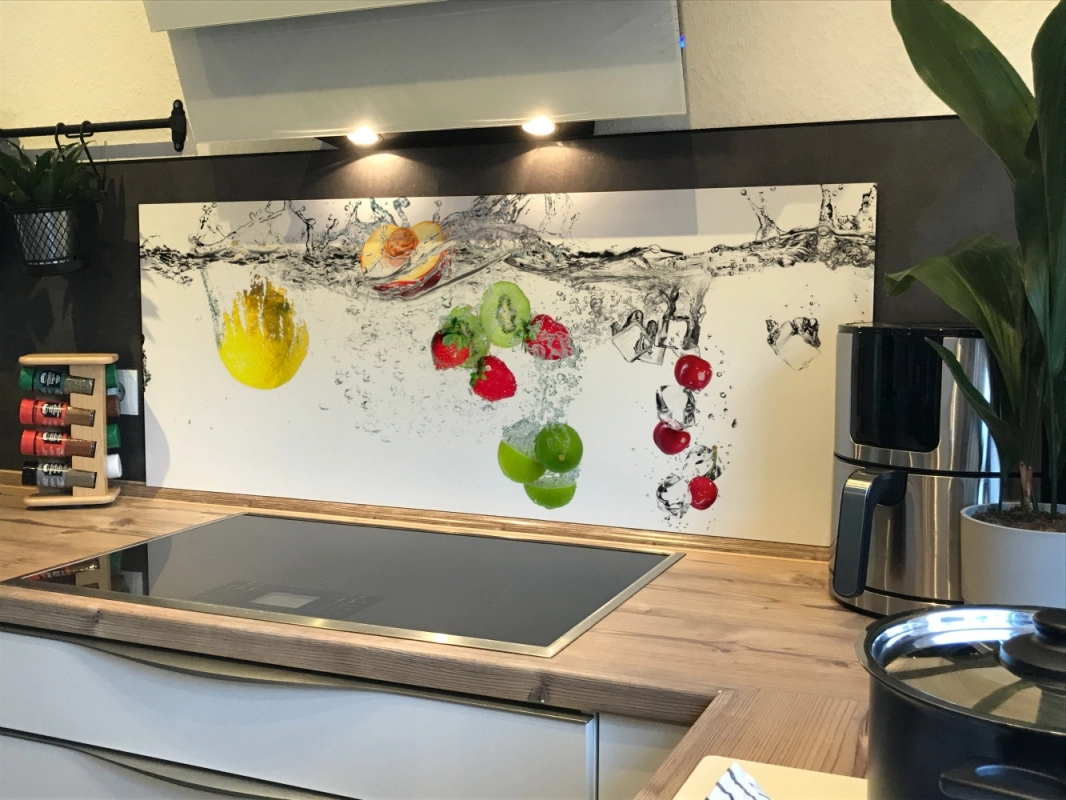 Spritzschutz Küche Hartschaumplatte Obst im Wasser
